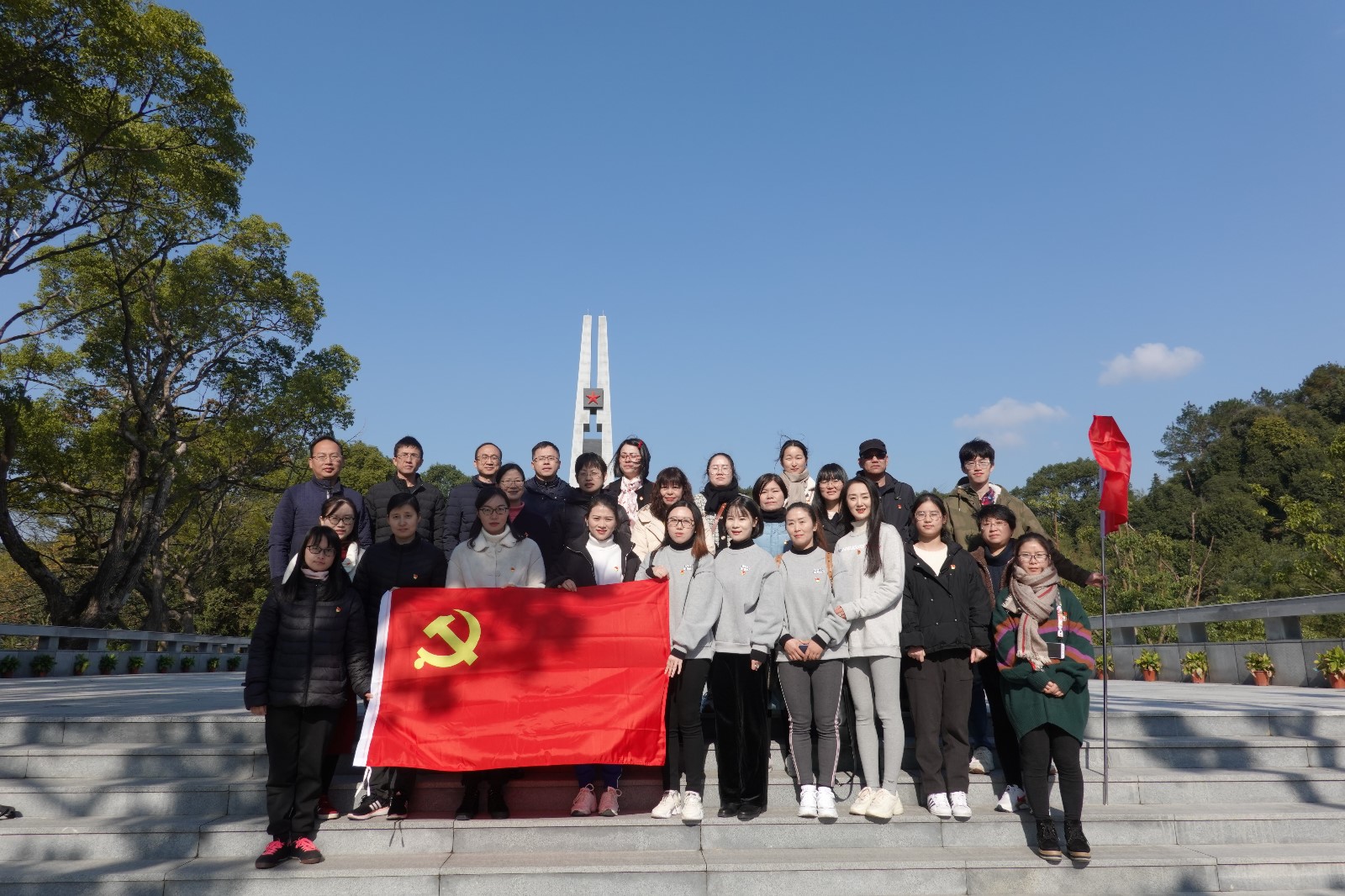 首南第一小学党支部赴咸祥英雄烈士纪念馆开展"初心洗礼,牢记使命"