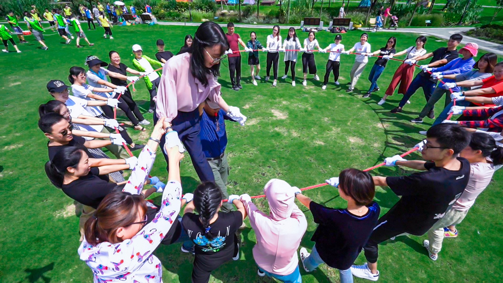 中海实验小学:团建活动 凝心聚力展未来