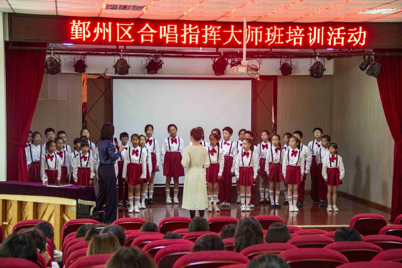 东吴镇中心小学教育集团承办鄞州区合唱指挥培训活动