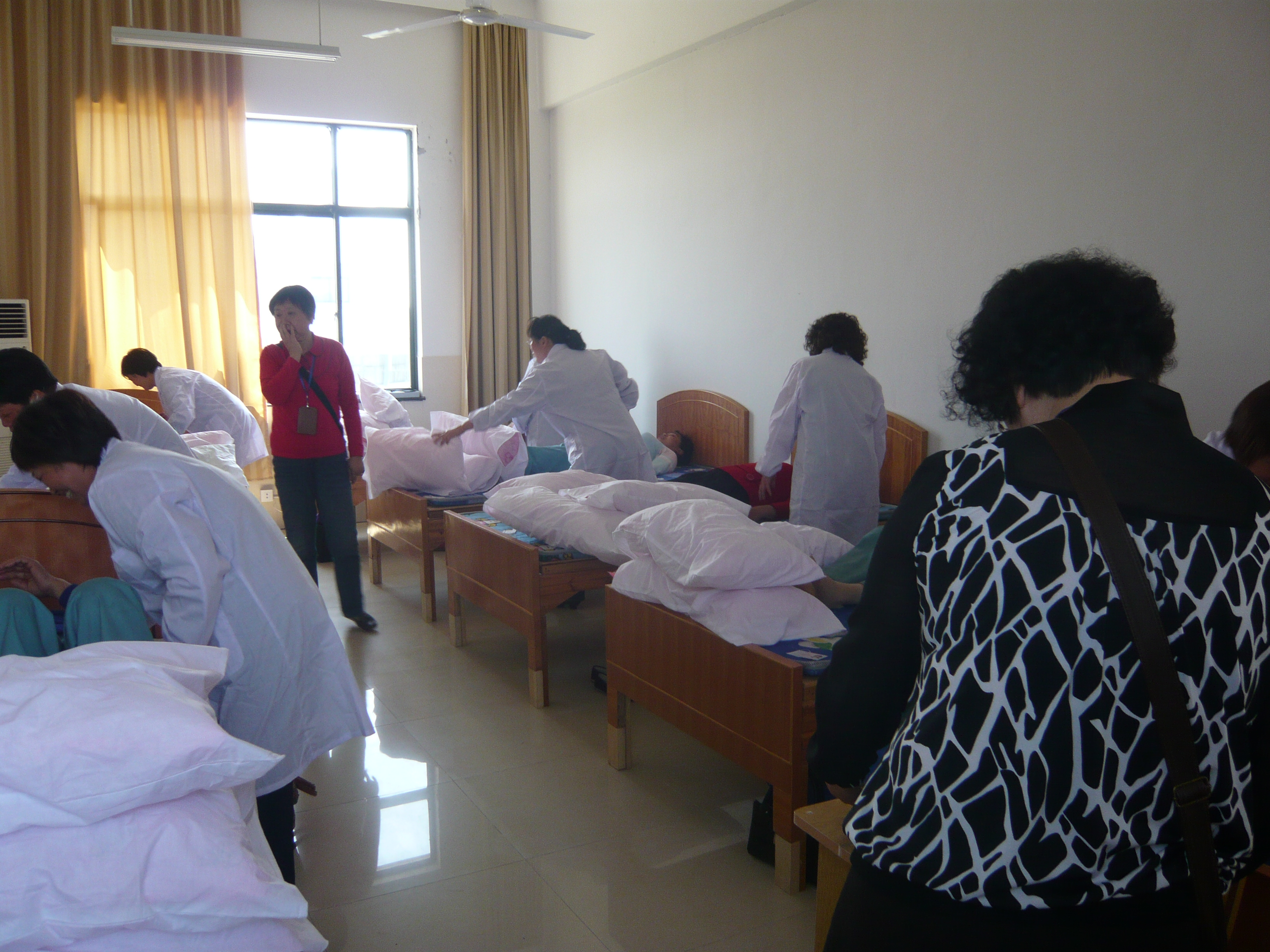 家政服务员—首期护工培训班完成结业考试