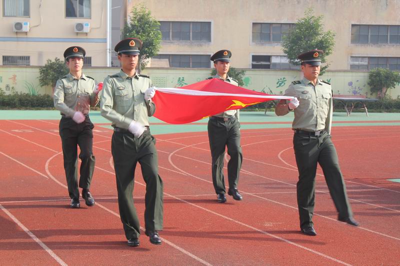 向国旗敬礼,做一个有道德的人 —宁波逸夫小学爱国主义教育主题活动