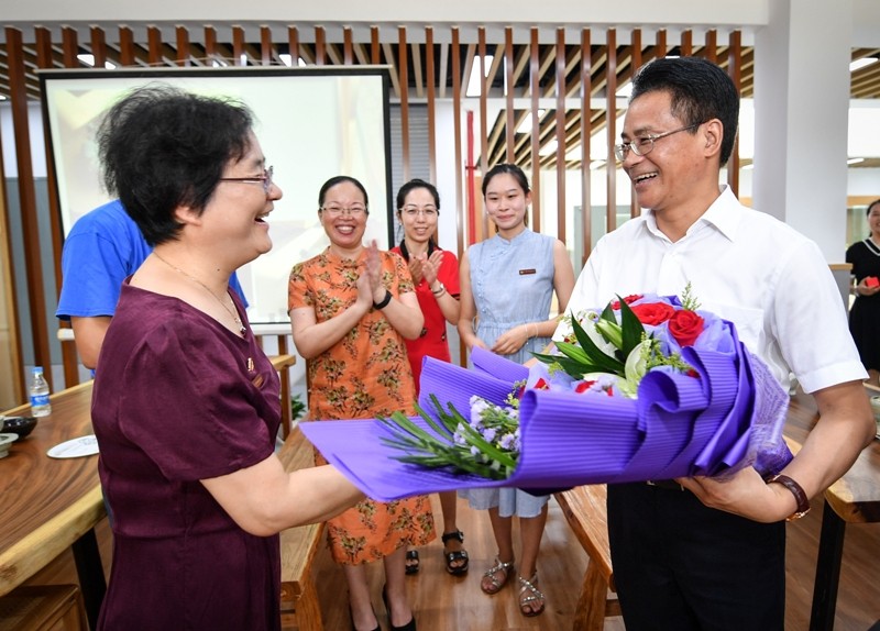 区政协主席慰问4-1.jpg