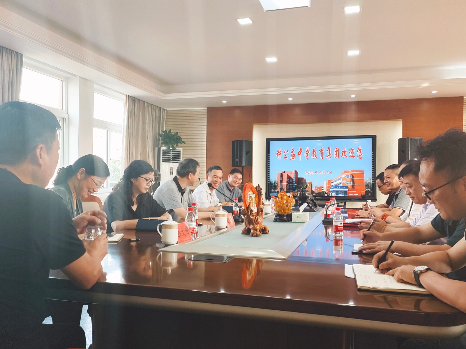 区教育局副局长王耀鹤一行开展新学期开学巡视工作-鄞州教育网