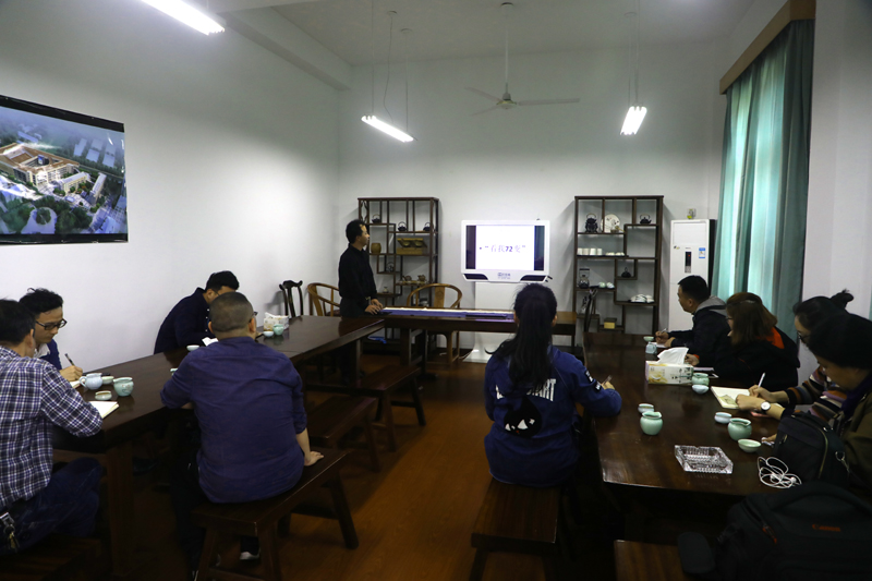 2-5G6A4986-1  黄辉老师介绍开展创意72变活动心路.jpg