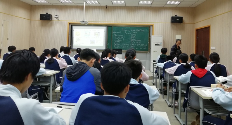 沈佳存上课.jpg