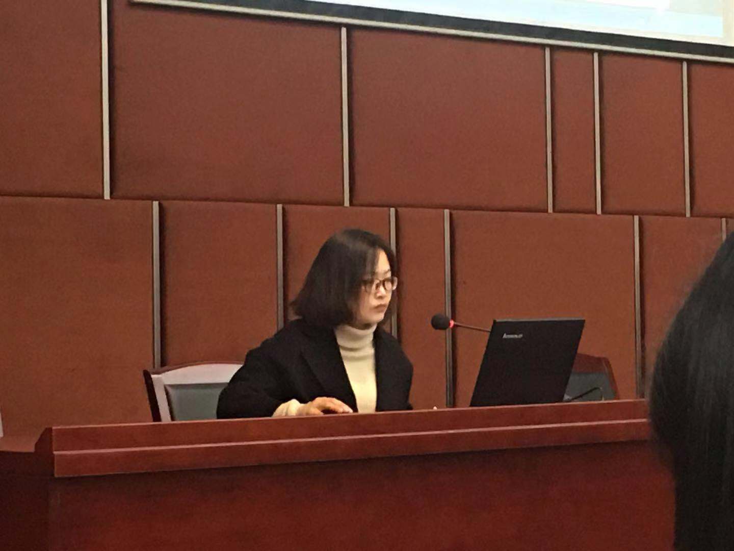 鄞州实验中学邵珍老师.JPG